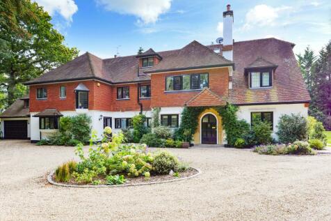 6 bedroom detached house for sale