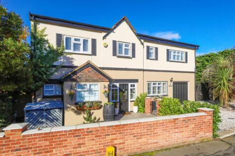 Castle Road, Weybridge, Surrey, KT13 5 bed detached house for sale