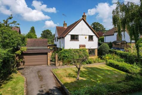 Churchfields Avenue, Weybridge... 3 bed detached house for sale