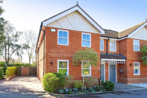 Warrens End, Addlestone, Surrey, KT15 4 bed semi