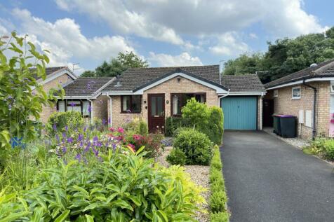 2 bedroom detached bungalow for sale