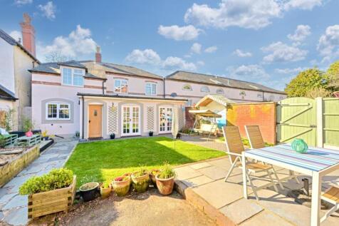 4 bedroom end of terrace house for sale