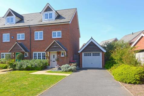 4 bedroom end of terrace house for sale