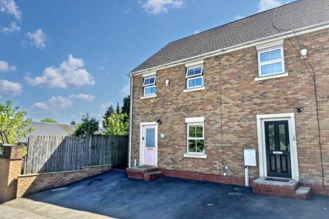 3 bedroom end of terrace house for sale