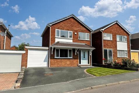 3 bedroom link detached house for sale