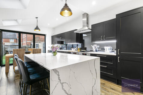 4 bedroom town house for sale