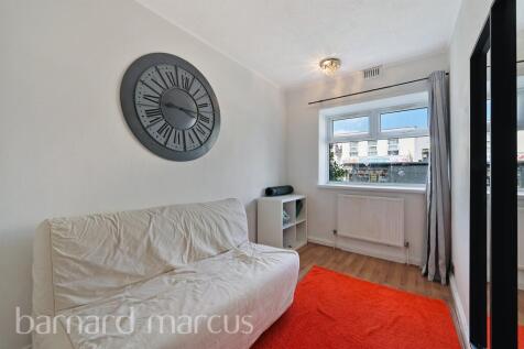 2 bedroom ground floor flat for sale