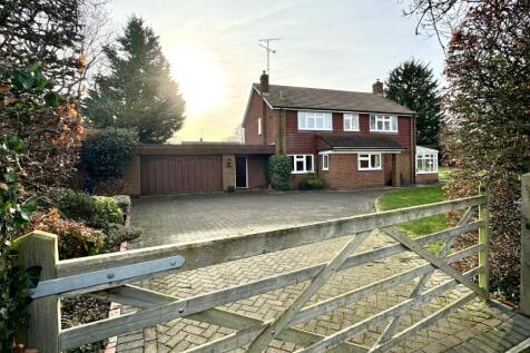 5 bedroom detached house for sale