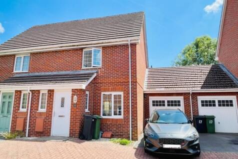 2 bedroom semi-detached house for sale