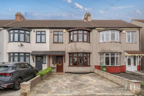 Grenfell Avenue, Hornchurch 4 bed terraced house for sale