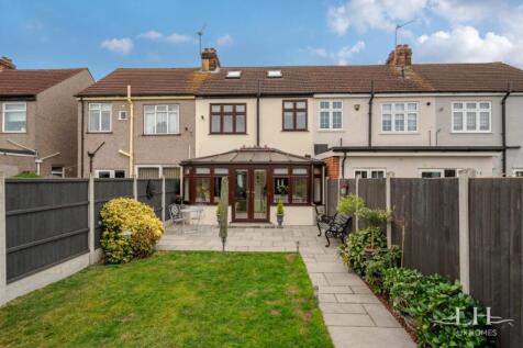 Grenfell Avenue, Hornchurch 4 bed terraced house for sale