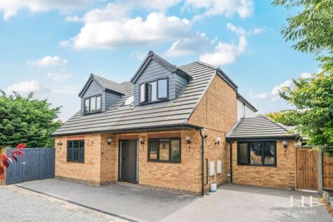 The Robbins, Rainham 5 bed detached house for sale