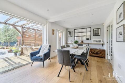Ridgewell Grove, Hornchurch 4 bed end of terrace house for sale