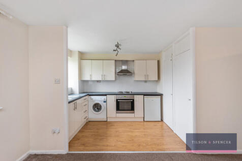 1 bedroom ground floor flat for sale