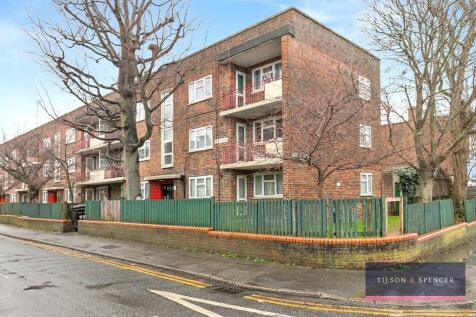 2 bedroom ground floor flat for sale