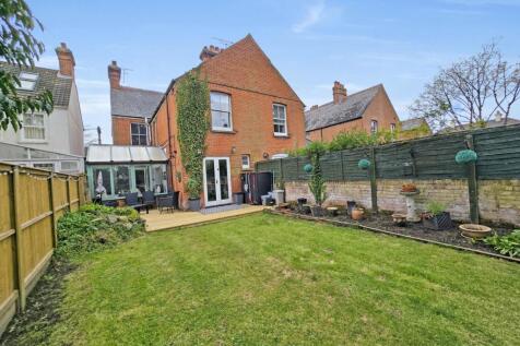4 bedroom semi-detached house for sale