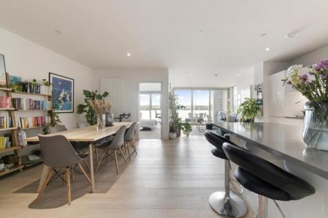 Liner House, Royal Wharf Walk, E16 3 bed apartment for sale