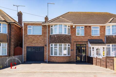 5 bedroom semi-detached house for sale