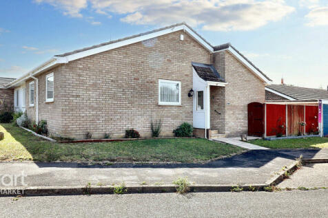 4 bedroom semi-detached bungalow for sale