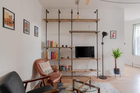 Farmer Road, London E10 2 bed flat for sale