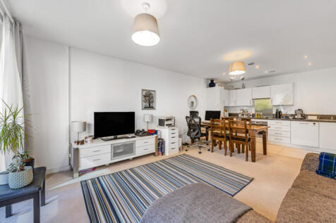 3 bedroom flat for sale