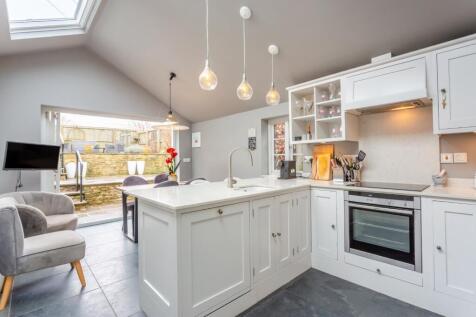Gloucester Street, Cirencester... 3 bed terraced house for sale
