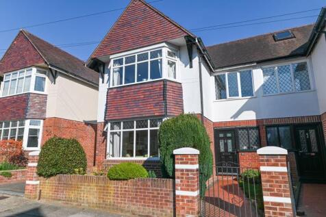 4 bedroom semi-detached house for sale