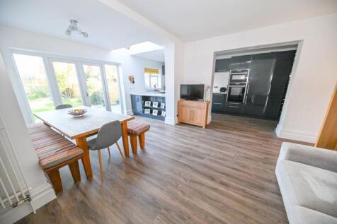 4 bedroom semi-detached house for sale