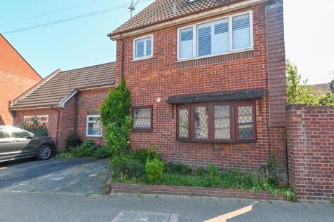 2 bedroom ground floor flat for sale