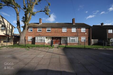 Ramsey Close, Luton, Bedfordshire, LU4 2 bed apartment for sale