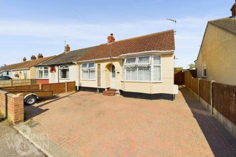 Poplar Road, Carlton Colville, Lowestoft 2 bed semi