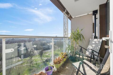 Ferry Lane, London, N17 1 bed flat for sale