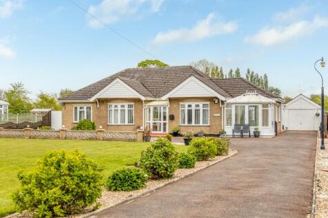 3 bedroom detached bungalow for sale