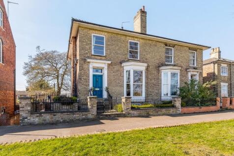 3 bedroom town house for sale