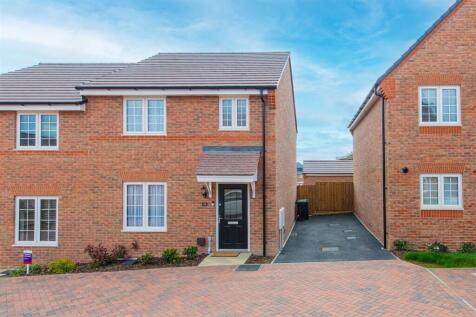 3 bedroom semi-detached house for sale