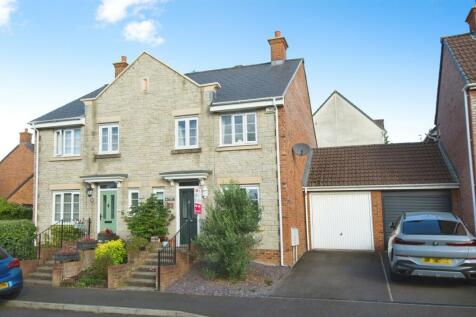 3 bedroom semi-detached house for sale