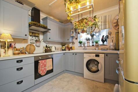 3 bedroom maisonette for sale