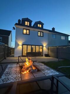4 bedroom semi-detached house for sale