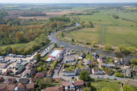 Cliff Cottages, Puddingmoor, Beccles 3 bed terraced house for sale