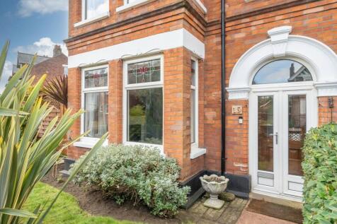 5 bedroom semi-detached house for sale