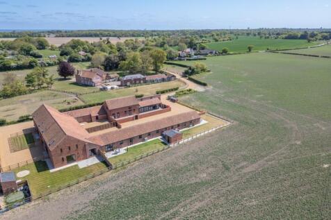 Corton, Suffolk 4 bed barn conversion for sale
