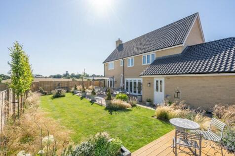 Daisy Way, Gillingham, Beccles 5 bed detached house for sale