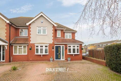 4 bedroom semi-detached house for sale