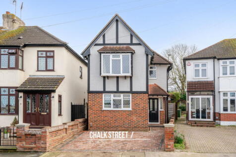 Patricia Drive, Hornchurch, RM11 3 bed detached house for sale