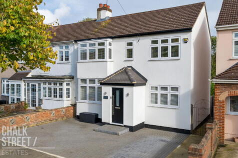 4 bedroom end of terrace house for sale
