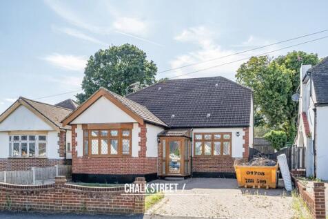 Elmhurst Drive, Hornchurch, RM11 4 bed detached house for sale