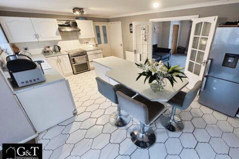 Salcombe Drive, Brierley Hill 3 bed detached house for sale