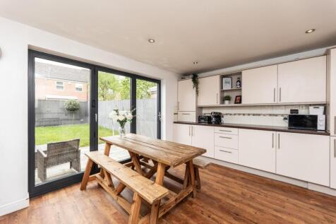 4 bedroom town house for sale
