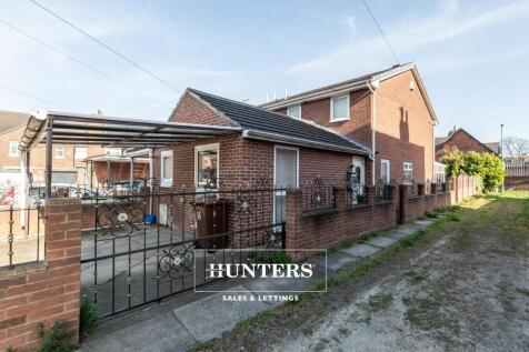 4 bedroom end of terrace house for sale