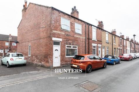 4 bedroom end of terrace house for sale